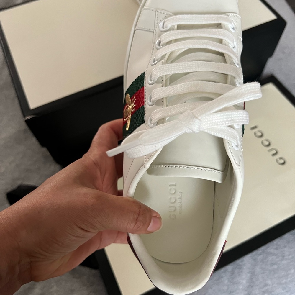 Gucci White Sneakers with Green and Red Accents - Picture 3 of 11